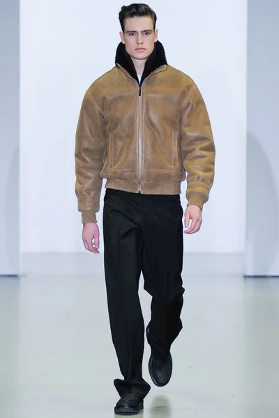 Look 16